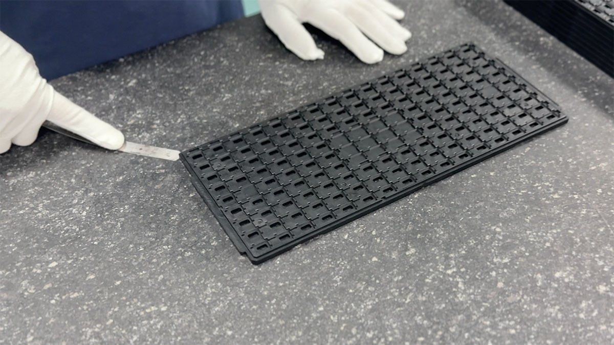 Ostatnie sprawy dotyczące przedsiębiorstwa Rola precyzyjnych tac JEDEC na liniach zautomatyzowanych